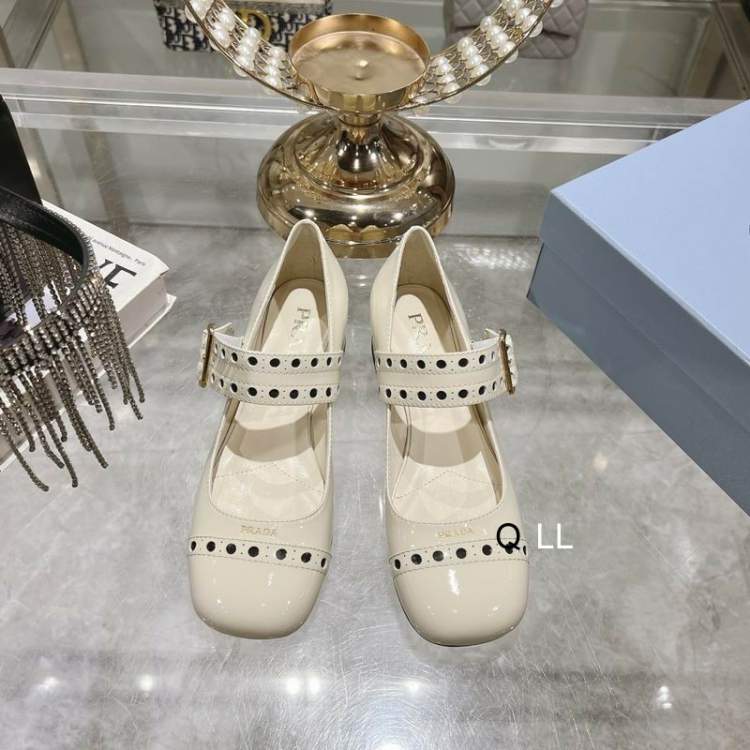 Picture of Prada Shoes _SKUPradasz35-40LL120219006